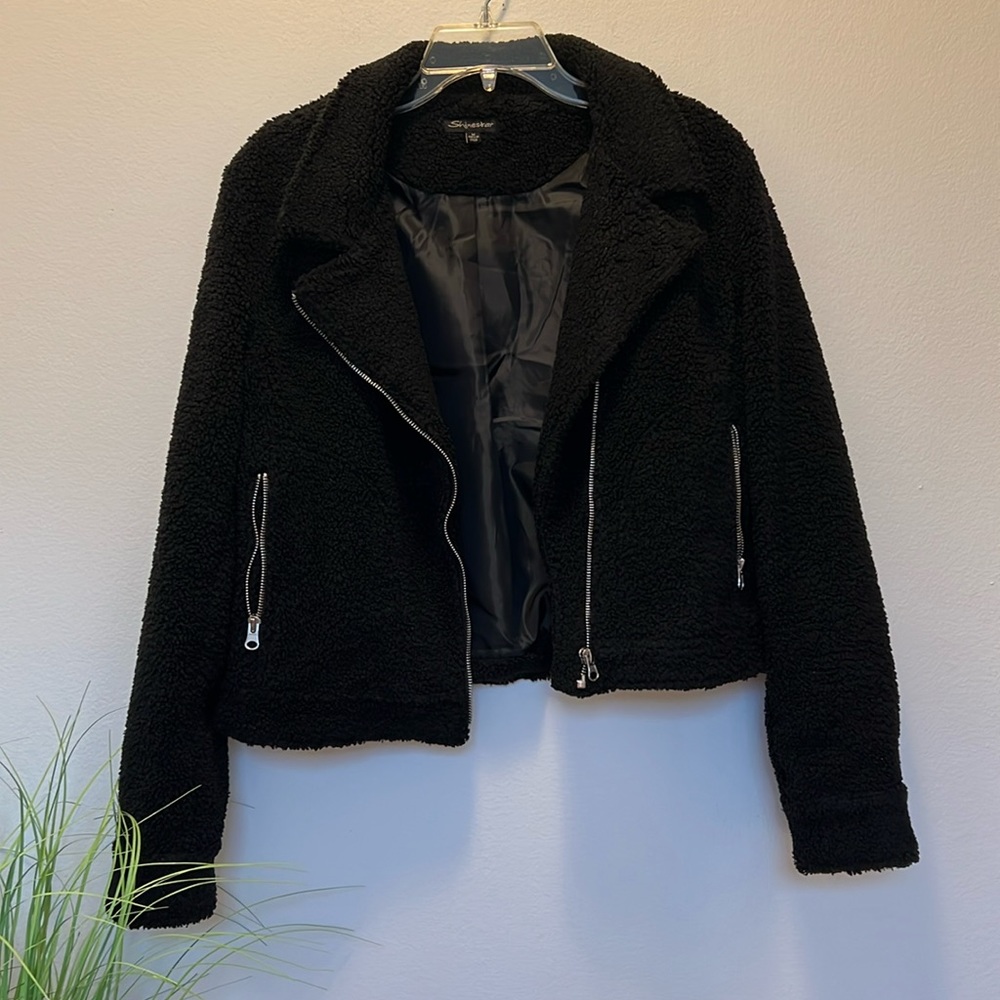 Cute little black cozy jacket🖤